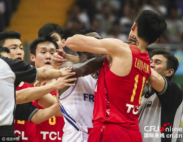 中国男篮vs法国男篮打架