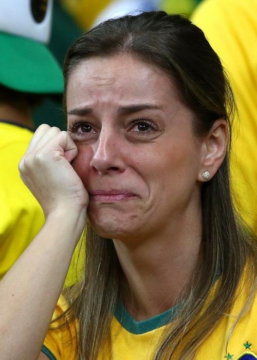 巴西球迷哭成一片